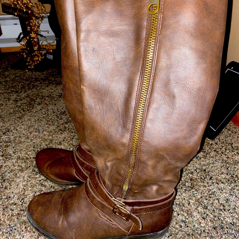 Women’s tall brown boots